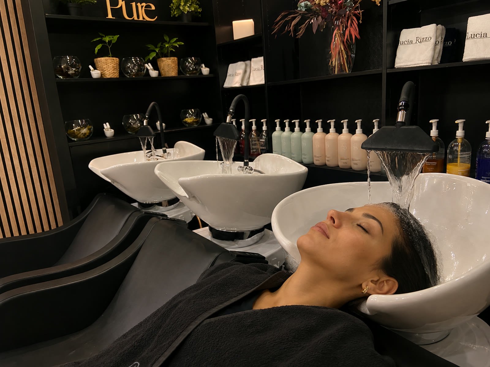 Cliente accueillie pour un moment de détente au salon Lucia Rizzo