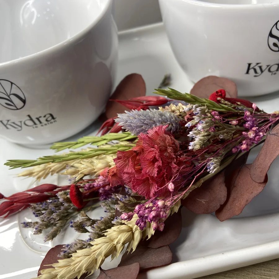 Produits Kydra et fleurs séchées au salon