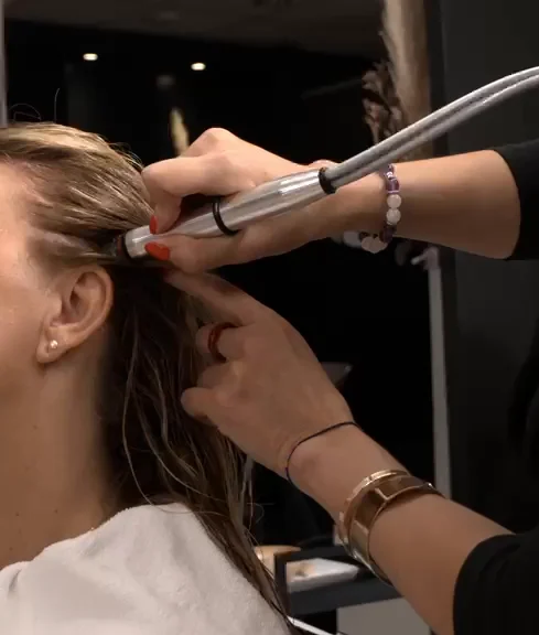 Exfoliation du cuir chevelu à l’Aqua Pell au salon Lucia Rizzo